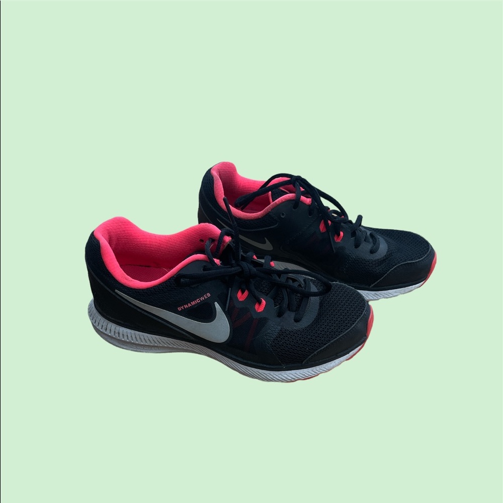Nike Dynamic Web Sneakers